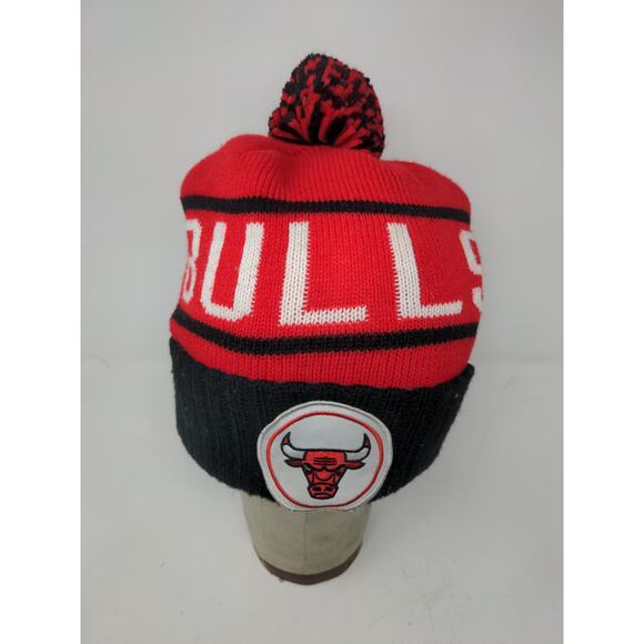 Vintage Mitchell Ness NBA Chicago Bulls Beanie Hat Embroidered Logo Pom Pom Red - Picture 3 of 13